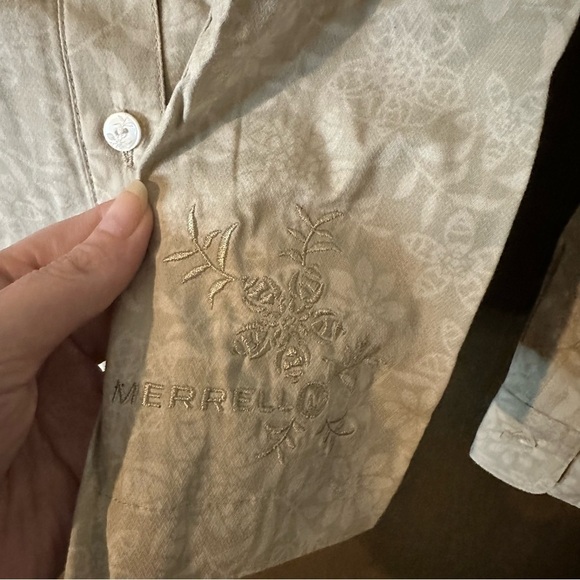 Merrell Cream Zanzibar Button Down Long Sleeve Top Floral Pattern Sz L NWT - Picture 9 of 16
